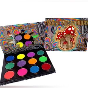Peachy Queen
MAGIC MUSHROOM Palette